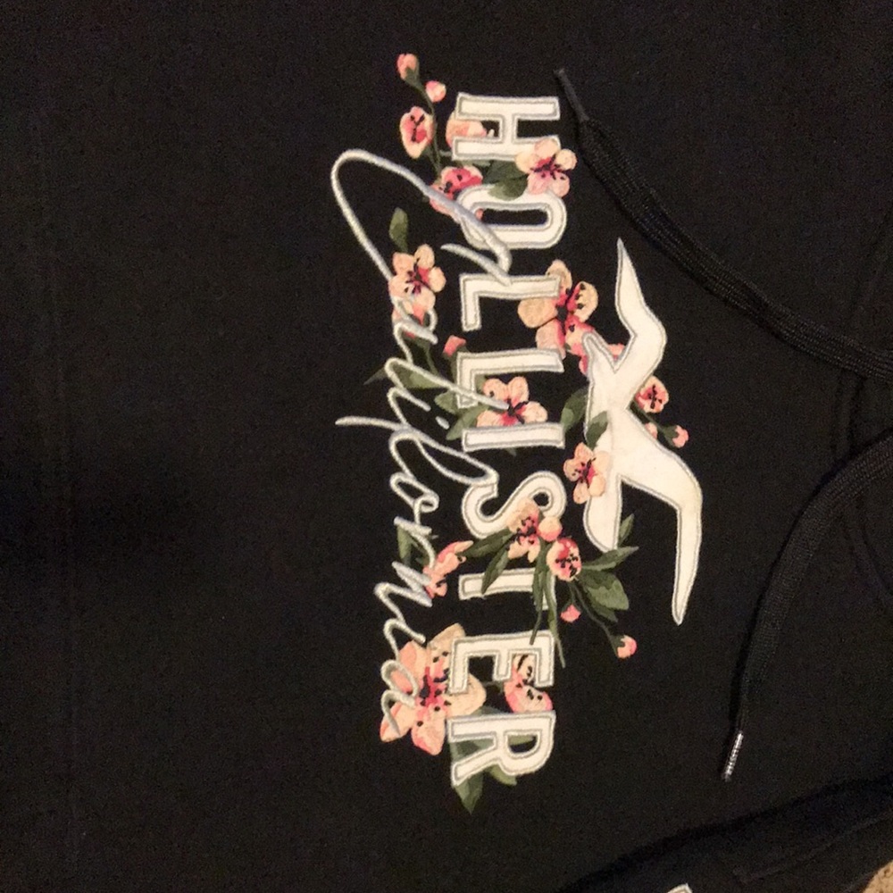 Sweatshirt - Picture 2 of 4